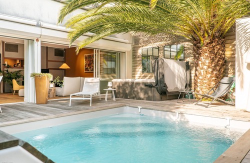 Talence House | Superb architect-designed house with pool, spa and air-conditioning (5 bedrooms), very quiet location