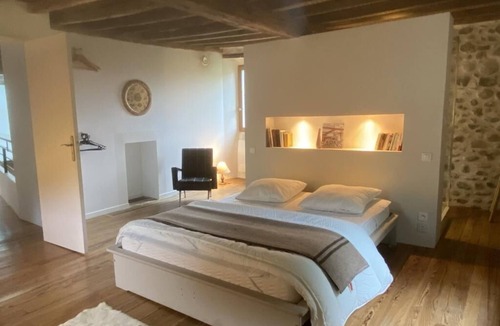 Issor Bed & Breakfast | Superb contemporary gîte at the foot of the mountains, fireplace, wifi, barbecue