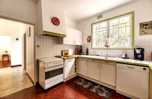 La Fagette House | SUPERB HOLIDAY HOUSE WITH PRIVATE POOL, 800M FROM SHOPS AND RESTAURANTS