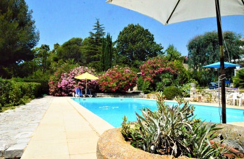 Le Liouquet Villa | Superb villa in a private residential field - Large pool