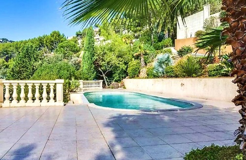 Hyeres Villa | Superb villa with exceptional sea view pool