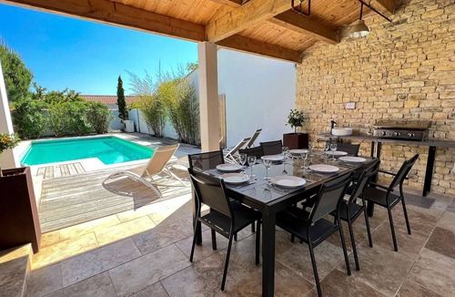 La Flotte House | Superb villa with pool in the heart of the village