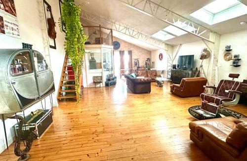 Brive-la-Gaillarde Apartment | Superbe LOFT centre-ville - Sauna - parking privé -Clim- 1 à 10personnes