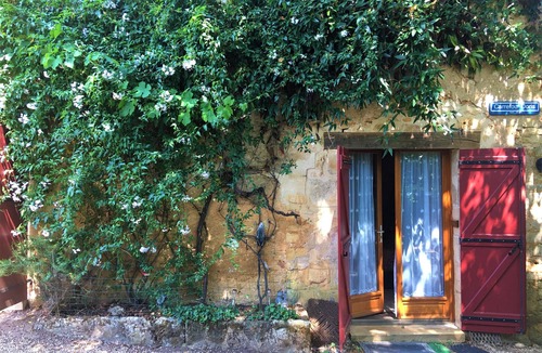 Sainte-Alvere Apartment | Superior apartment with balcony in the countryside