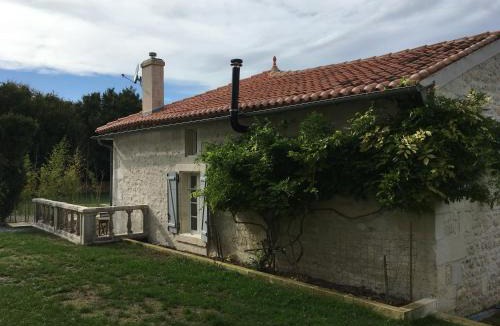 Ecurat House | Swallows, Beautiful gite in the grounds of Chateau Beauvoir