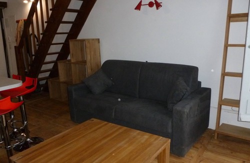 Bayonne Apartment | T1 bis, view Nive, heart of city, ideal for couple/small family, everything on foot!