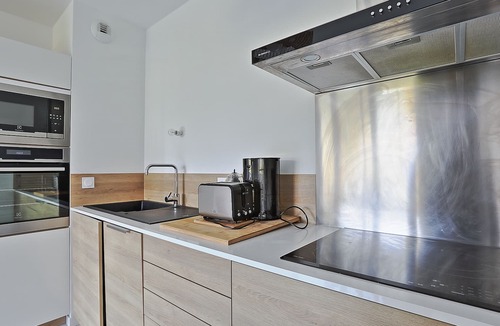 Kokotia Apartment | T2 cosy with terrace parking, beach nearby, Acotz