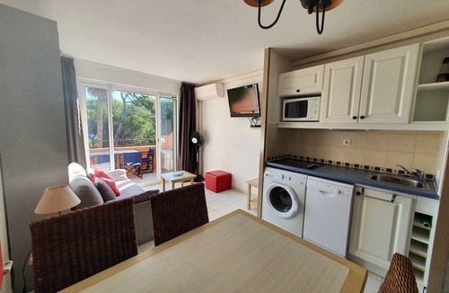 Giens Apartment | T2 sea view, 50m from giens beach