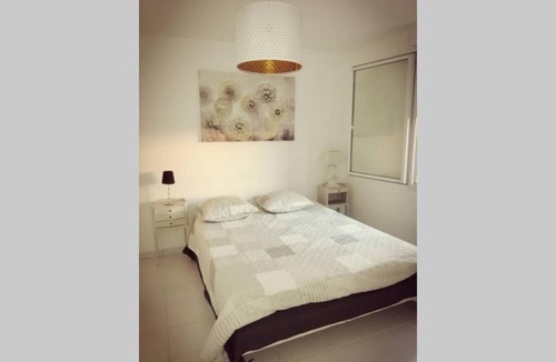 L'Isle-sur-la-Sorgue Apartment | T2, terrasse,Parking,clim,wifi 10mn a pied CV
