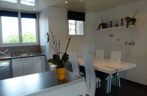 La Seyne-sur-Mer Apartment | T3, 60 m2, 3 mn walk from the sandy beach, air conditioning, quiet, WIFI