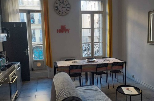 La Joliette Apartment | T5 Haussmann apartment, through-planning, 4 bedrooms, downtown, sleeps 10