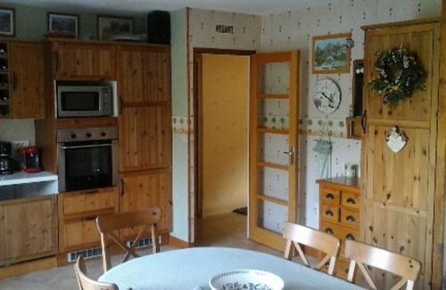 Couze-et-Saint-Front Apartment | Tasteful spacious 1 bedroom apartment with PRIVATE POOL, balcony and patios