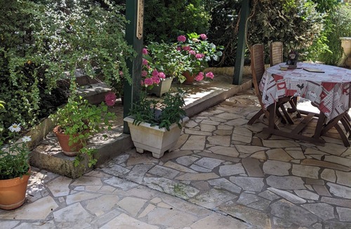 Couze-et-Saint-Front Apartment | Tasteful spacious 1 bedroom apartment with PRIVATE POOL, balcony and patios