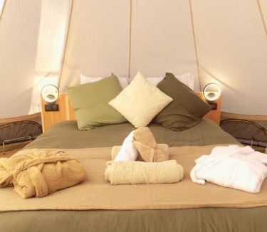 Le Vigeant Other | Tente luxe vue Etang avec jacuzzi 4