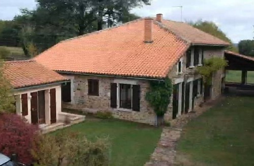 La Peruse House | The big house in the heart of the greenery