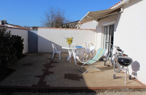 Rivedoux-Plage Villa | The Blue house, quiet vacations in the island of Re, sleeps 4 to 6