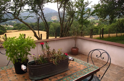 Itxassou House | The charm of an old sheepfold 5' from Espelette facing the Basque mountains