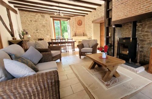 Saint-Mathieu House | The Coach House-3 Bed-2 Bath-Garden-PetsOK-FreeP