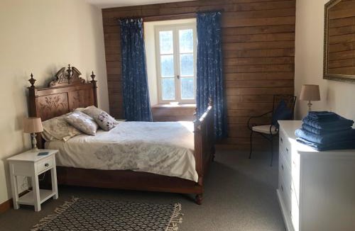 Saint-Mathieu House | The Coach House-3 Bed-2 Bath-Garden-PetsOK-FreeP