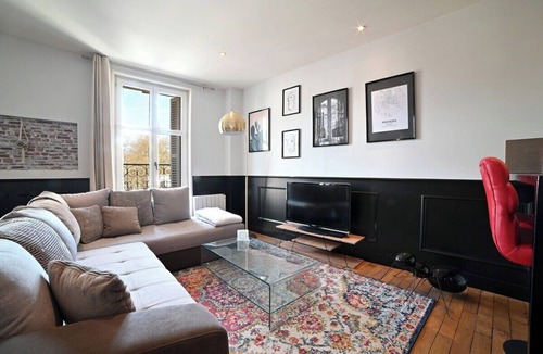 Poitiers Apartment | The Collectionneur~ Babyfoot ~ Downtown