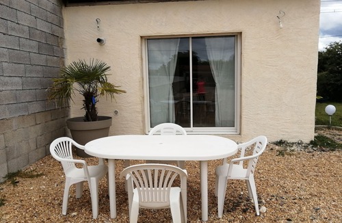 Les Eglisottes-et-Chalaures House | The little vineyard house