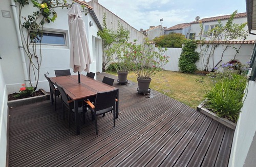 Ars-en-Re House | The house at the end of the cul-de-sac