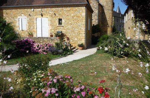 Saint-Martial-de-Nabirat Apartment | The Magnolia Studio 2 persons in beautiful villa perigordian