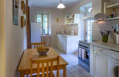 Saint-Front-sur-Lemance Cottage | The Miller’s Cottage, cosy retreat, sleep 5, private pool, free Wifi