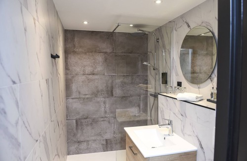 Saint-Palais-sur-Mer Hotel | The Originals Boutique, Hôtel La Villa Ouest & Spa, Royan Plage
