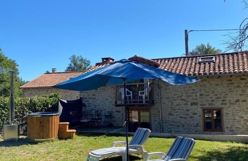 Abjat-sur-Bandiat House | The perfect Couple's Retreat