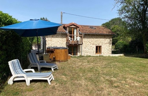 Abjat-sur-Bandiat House | The perfect Couple's Retreat