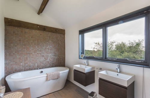 Capdrot Resort | The Tobacco Barn - Four Bedroom Resort, Sleeps 10
