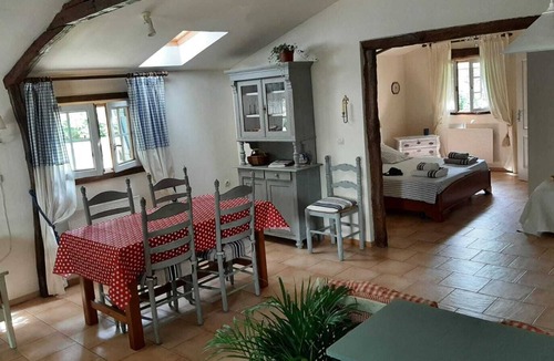 Saint-Leon-sur-l'Isle Cottage | The Two Magnolias