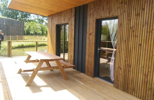Bressuire Ski Chalet | tom Sawyer cabane flottante