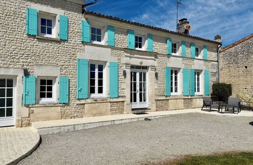 Juillac-le-Coq House | Traditional Charentais villa near Cognac, with private heated pool and garden