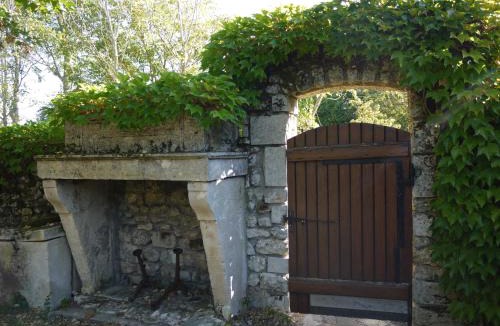 Balanzac House | Traditional Charentais cottage in countryside 25 minutes from Royan