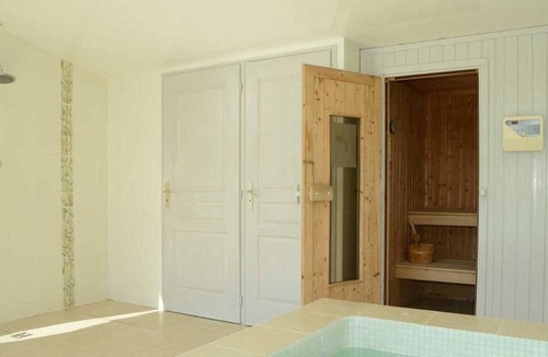 Saint Palais House | Triple room-Ensuite with Bath-Garden view