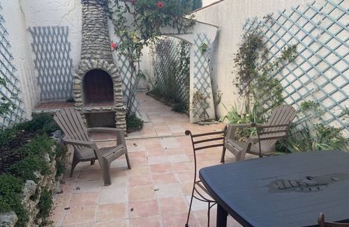 Saujon House | Two-storey house, vacations, cures and business trips