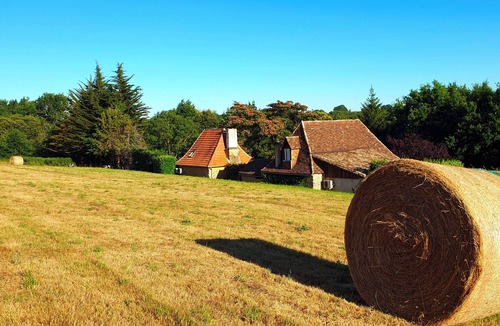 Clermont-d'Excideuil House | Typical stone house with swimming pool surrounded by nature