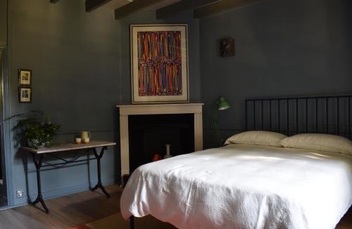 Brux Bed & Breakfast | Un jardin et trois maisons