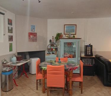 Saint-Medard-de-Guizieres Apartment | une pause quelque part au jardin des érables et des niwakis