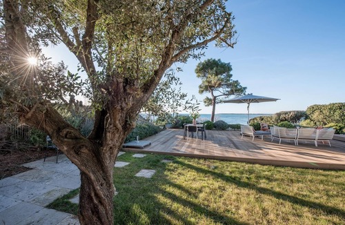 Pyla-sur-Mer Villa | Unique. Elegant Villa with private access to the Bassin