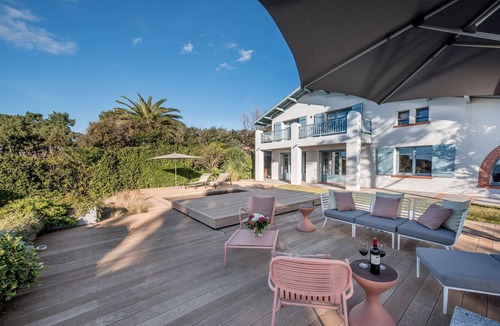 Pyla-sur-Mer Villa | Unique. Elegant Villa with private access to the Bassin