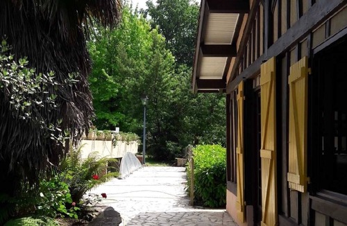 Laurede Ski Chalet | Vacation chalet with swimming pool and large private area