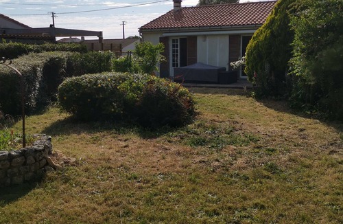 Aigrefeuille-d'Aunis House | Vacation home.