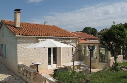 Saint-Paul-en-Foret House | Vacation home Bleue by Interhome