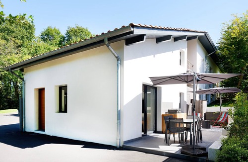 Ascain House | Vacation Home "Maison Aranea" with Mountain View, Private Terrace & Wi-Fi