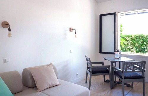 Gauriac Cottage | Vacation home, private terrace, shared swimming pool (12 x 6, salt water), quiet location