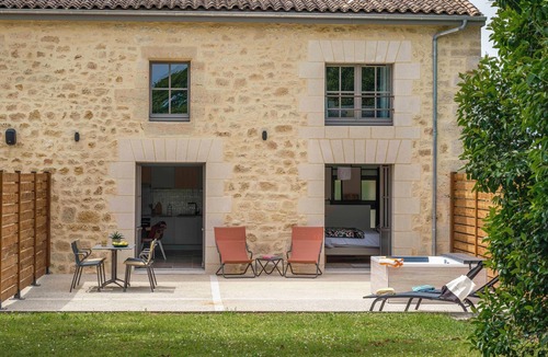 Prignac-et-Marcamps House | Vacation rental Le Duplex at Clos Marcamps. Between Bordeaux and St Emilion.