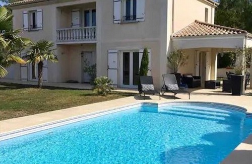 Saint-Jean-d'Illac Villa | VACATION VILLA WITH SWIMMING POOL NEAR THE ARCACHON BASIN